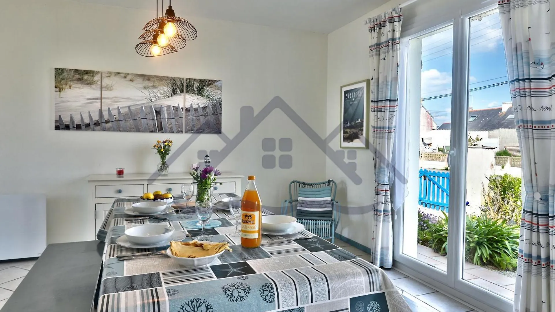 Holiday home Souvenir Du Guil: Seaside Cottage with Garden in Guilvinec France