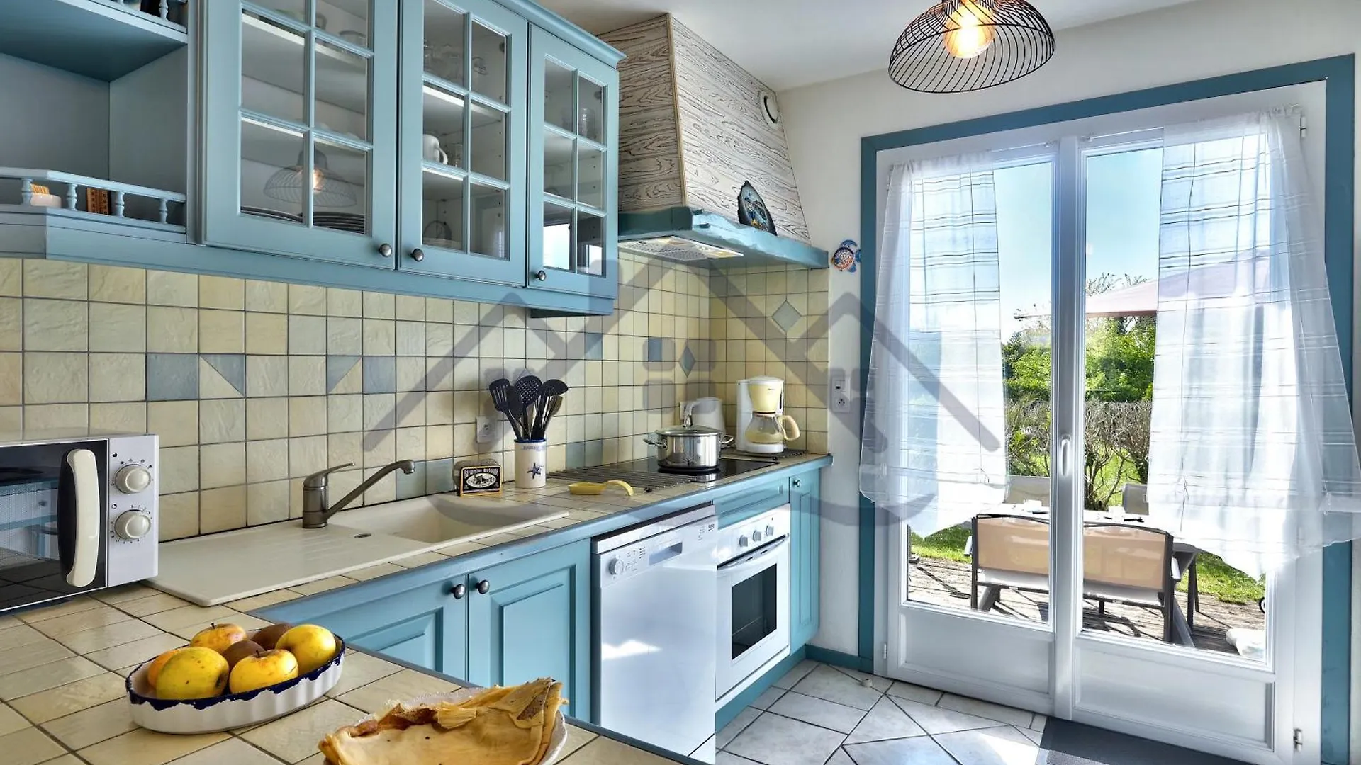 Souvenir Du Guil: Seaside Cottage with Garden in Guilvinec