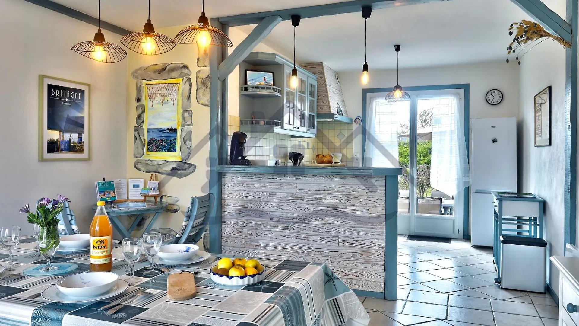 Holiday home Souvenir Du Guil: Seaside Cottage with Garden in Guilvinec France