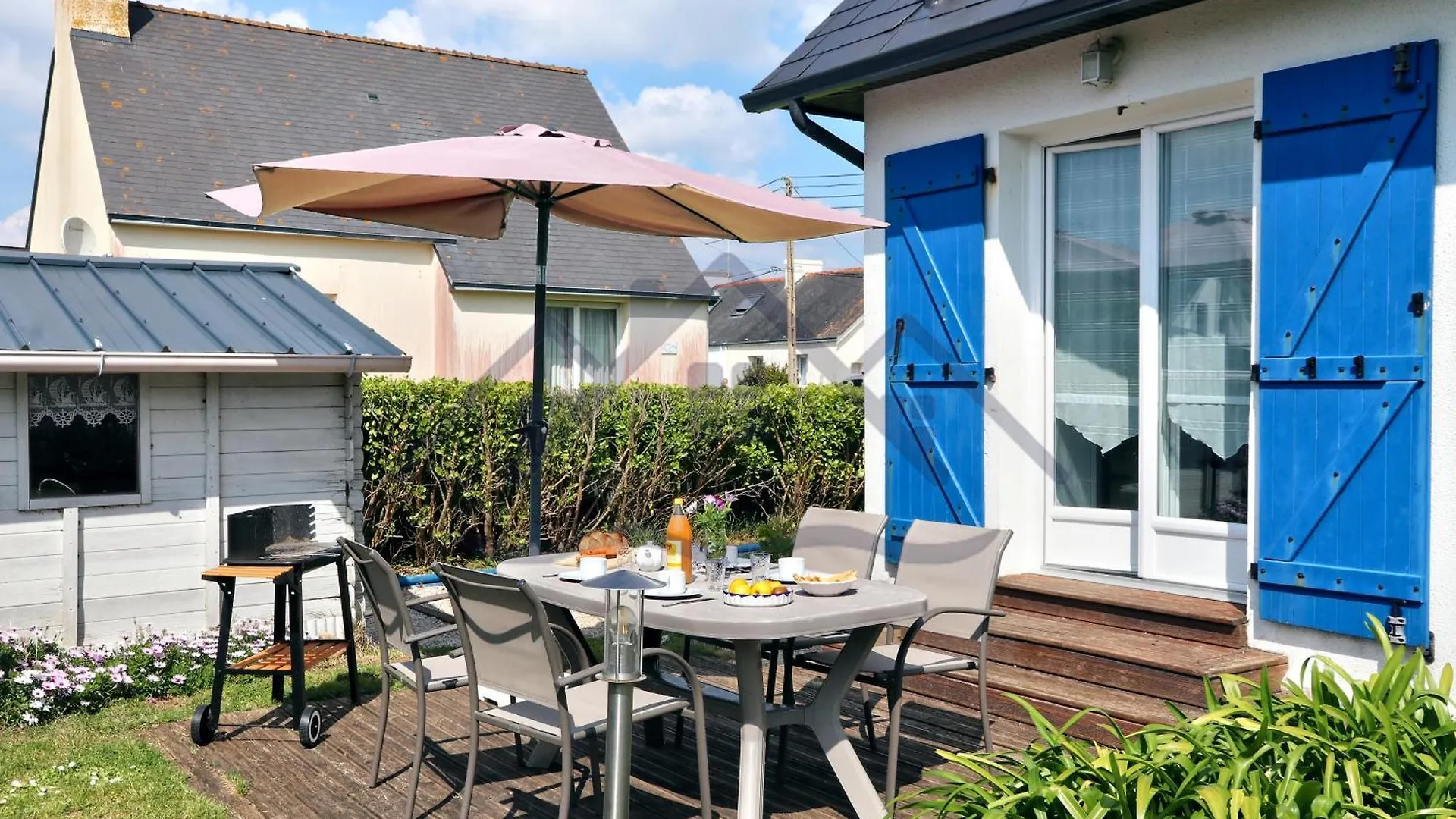 Souvenir Du Guil: Seaside Cottage with Garden in Guilvinec France